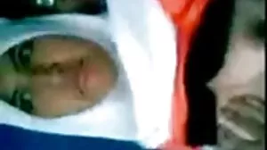 ماں بیکار اور ایذا دیتی سوتیلے بیٹے کے پیسے کے لئے