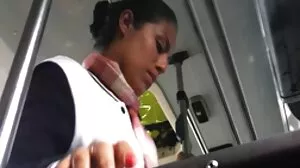 Babitter sitter مرچ seduces اس کے مالک کے ساتھ مقعد جنسی