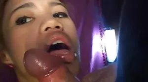 خوبصورت Adriana Chechik اور Tori کا سیاہ حصہ ایک خوش آدمی