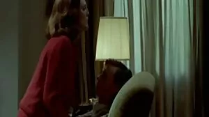 میں خوبصورت سنہرے بالوں والی ایک ڈک مقعد منظر