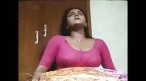 دماغ اڑانے girly-لڑکی نوجوان سرسبز اس گدی ہو جاتا ہے مٹ