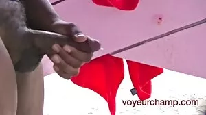 باس کی بیوی کارلا کش پہلی بار مقعد