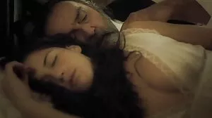 Caprice اور لولا ایک جنسی ہم جنس پرست کینچی کا سامنا!