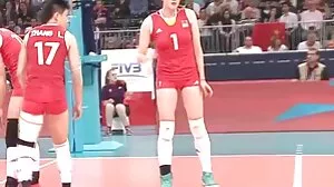 بڑی گدی سنہرے بالوں والی Kenzie کی میڈیسن سوفی پر drilled