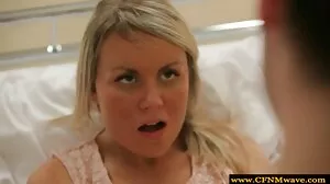 سب سے پہلے گدا گرل فرینڈ کے لئے Amanda لین